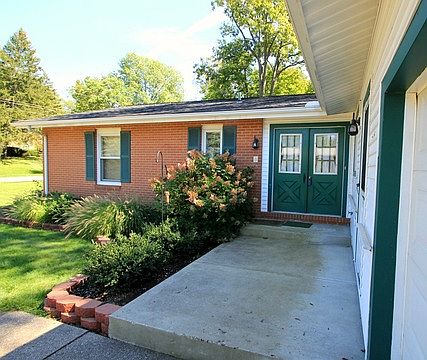 2nd image of 325 Greenbriar Dr