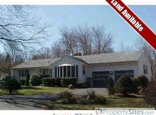 13 Hotchkiss Grove Rd, Branford, CT 06405