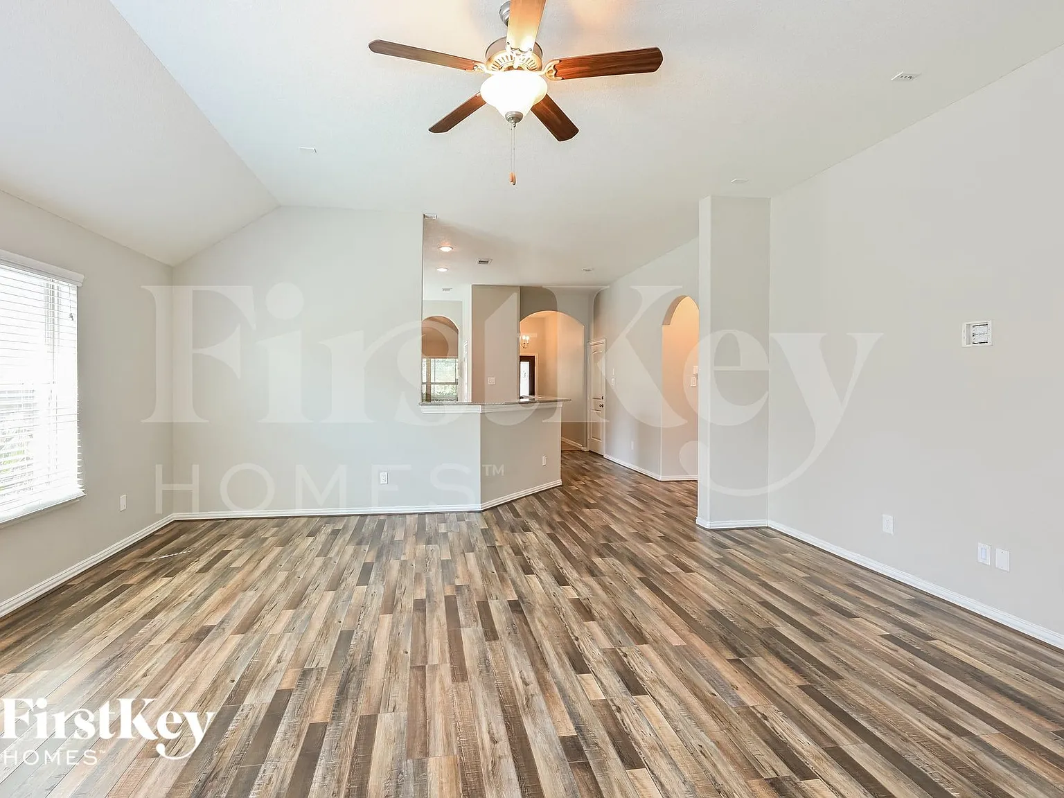 4 bed, 2.0 bath, 1994 sqft, $2,565 — Photo 3