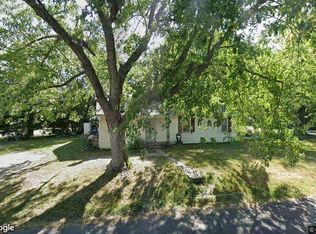 103 S Locust St, Cameron, MO 64429