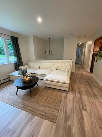 3 bed, 1.5 bath, 1410 sqft, $4,200 — Photo 3