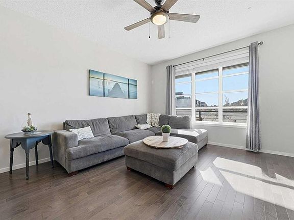 3rd image of 183 W Savanna Parade NE