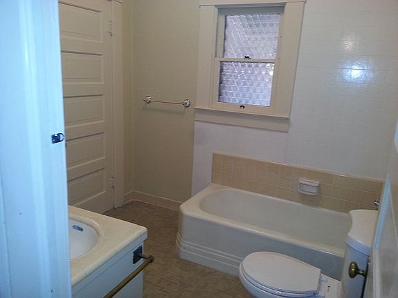 5th image of 1005 N Thorne Ave