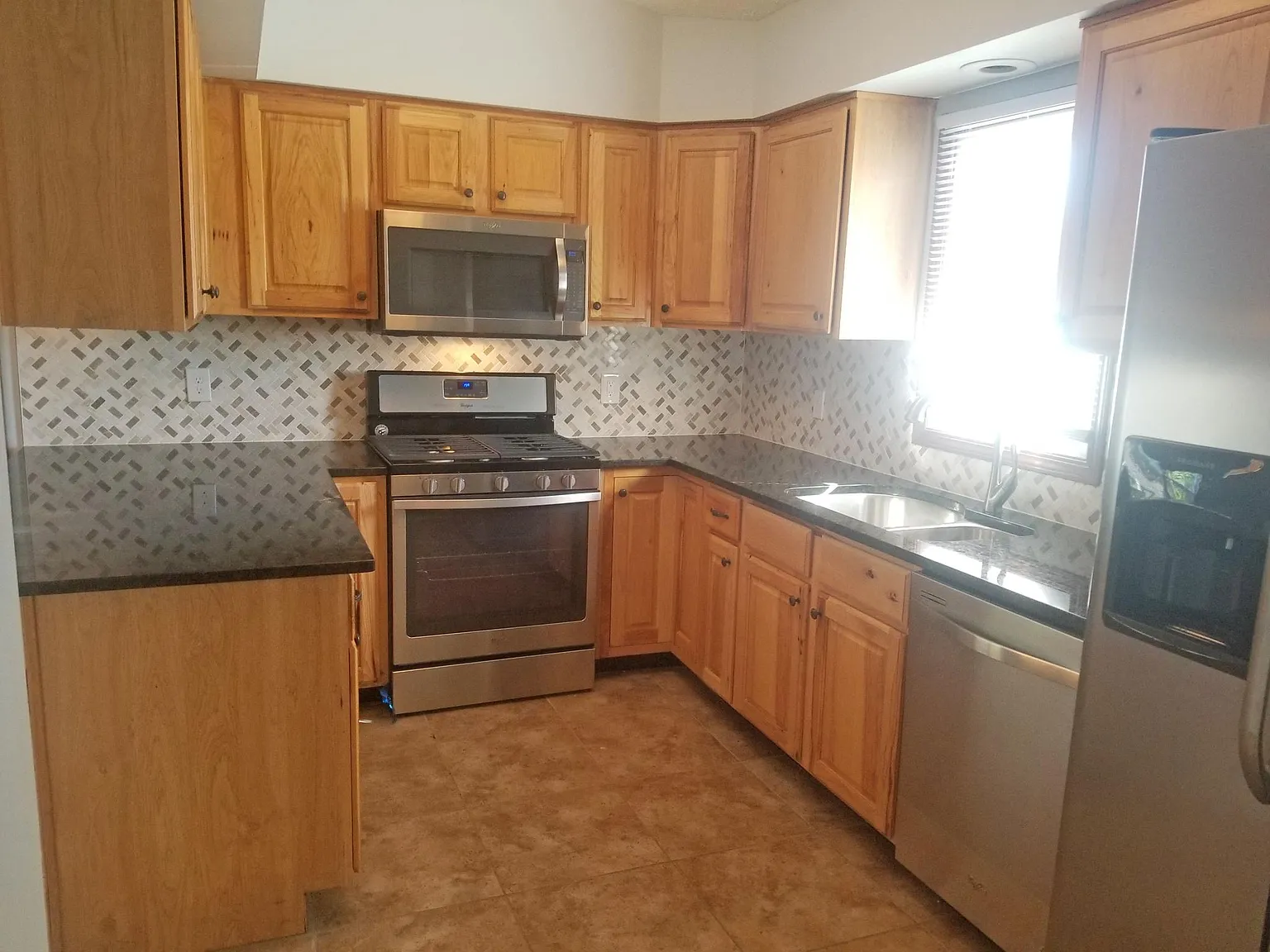 4 bed, 1800 sqft, $2,295 — Photo 2
