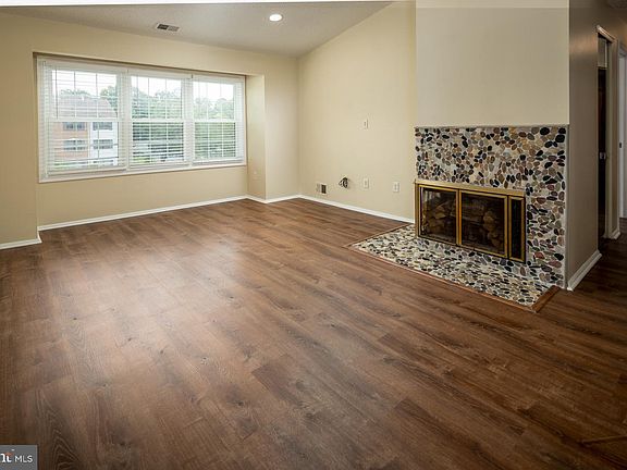 2nd image of 20 Chamberlin Ct