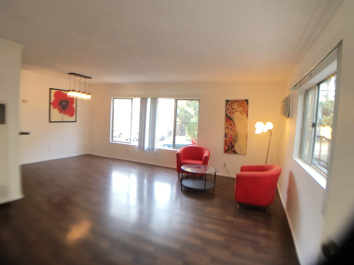Building Photo - 1544 N Fuller Ave #11