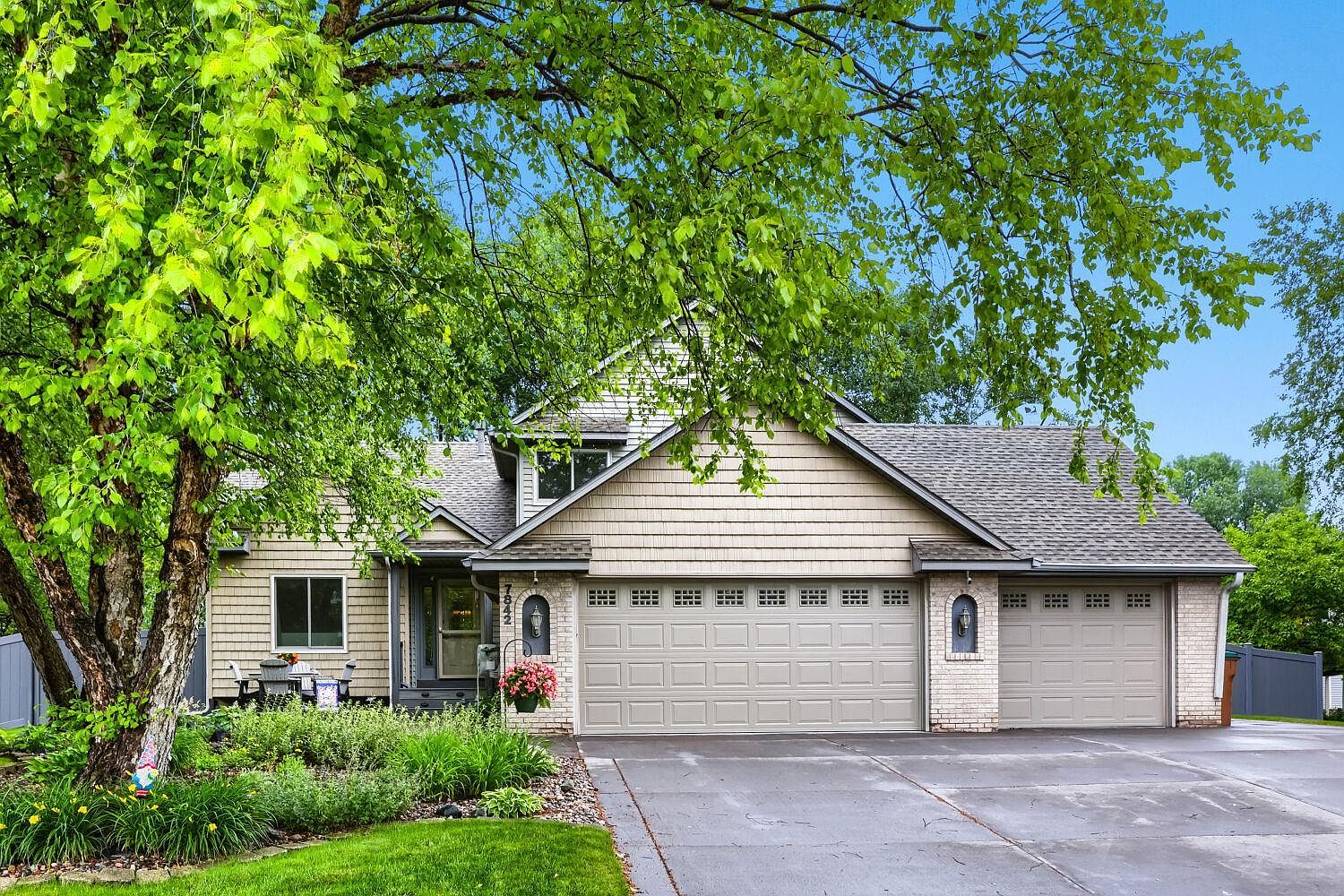 ぴ出品 7842 20th St N, Oakdale, MN 55128 | Zillow