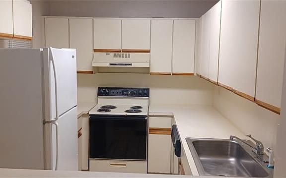 5th image of 10627 Royal Palm Blvd