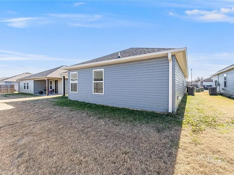 980 E Starling St — Photo 22