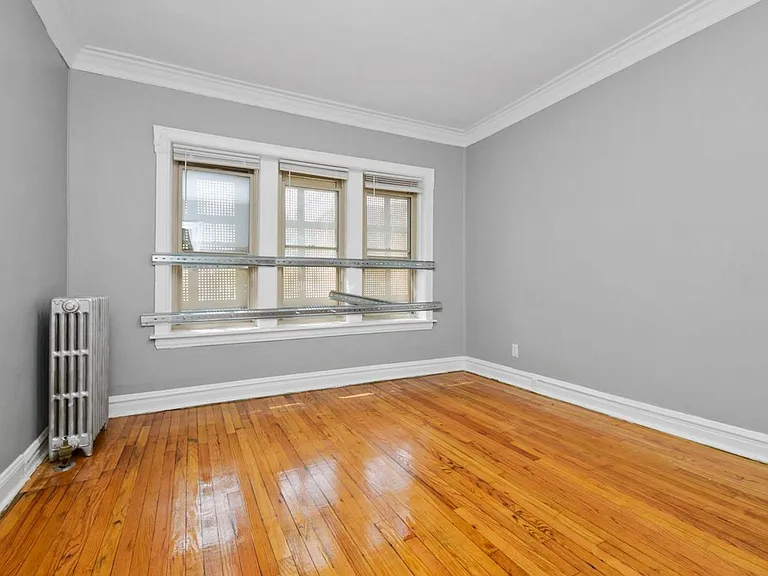 7556-58 S. Calumet Ave. / 320-28 E 76th St. — Photo 38