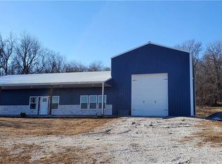 7614 S Morris Rd, Oak Grove, MO 64075