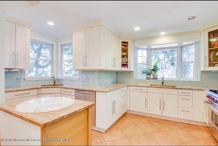 102 Lake Dr — Photo 7