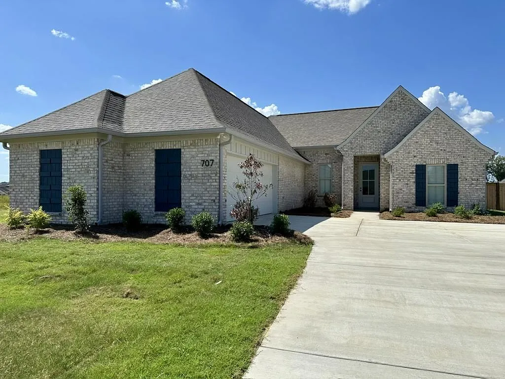 707 Kathleen Drive — Photo 2