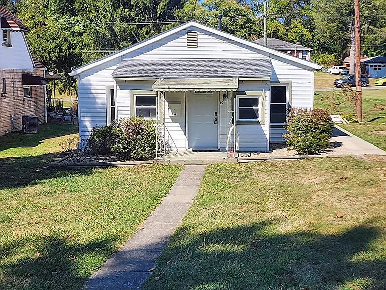 109 Curtis Ave — Photo 18