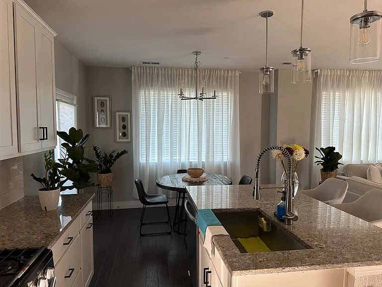 Quartz Countertops with Kitchen Island