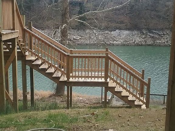 3rd image of 302 Charlie Ave