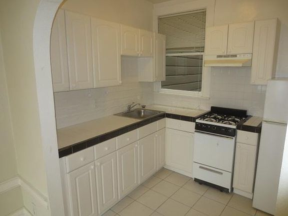 3rd image of 1067 Valencia St APT 4