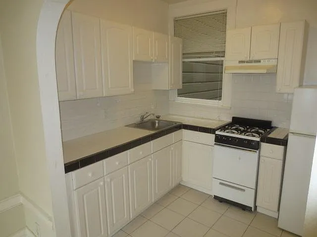 1067 Valencia St #4 — Photo 3