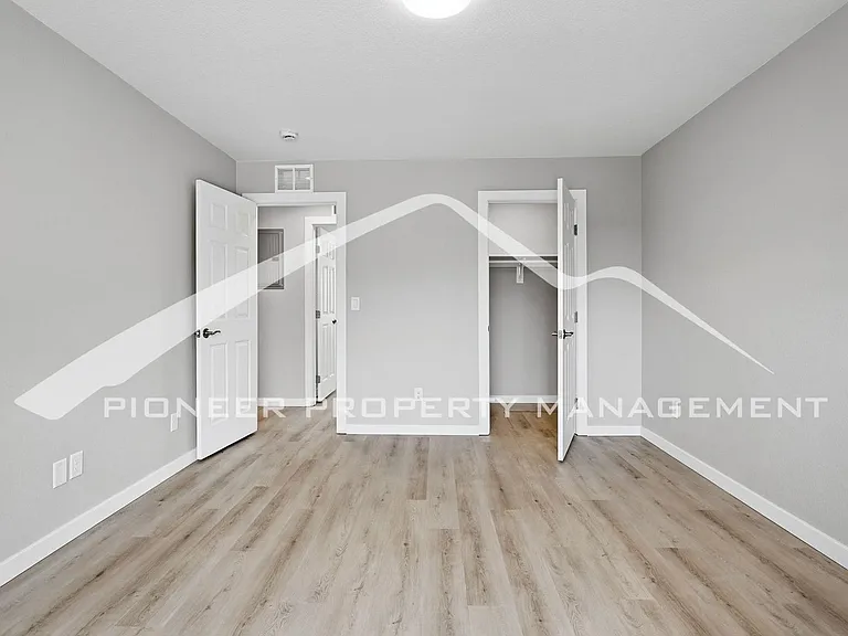 2301 E Fremont Ave #S02 — Photo 13
