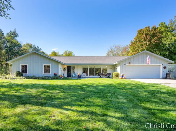 12501 Pine Island Dr NE, Sparta, MI 49345