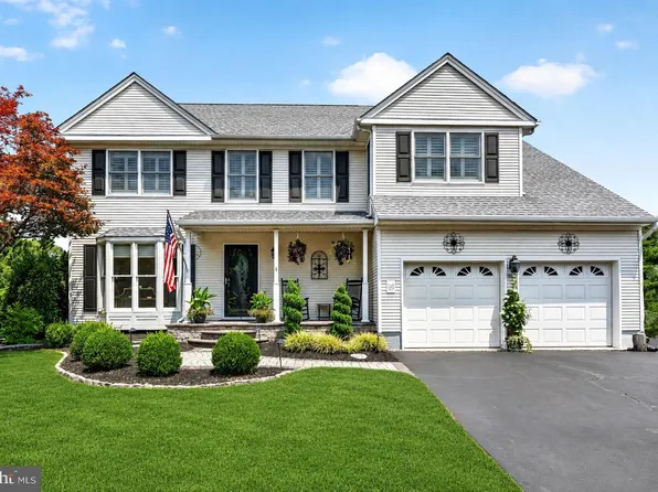 5 Pennfield Rd, Robbinsville, NJ 08691
