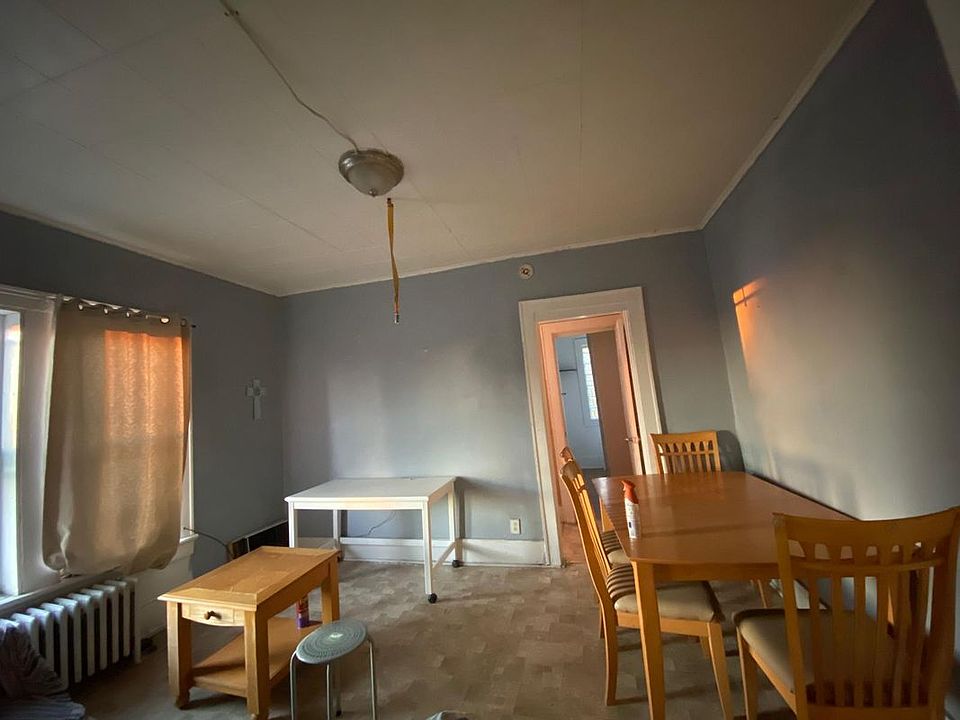2nd image of 512 Lyell Ave APT 3