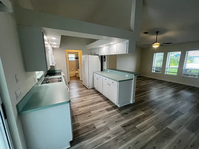 126 Broadmoor Ln — Photo 13