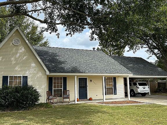 2nd image of 209 E Oaklawn Dr