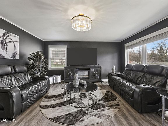 4th image of 127 Athens Rd