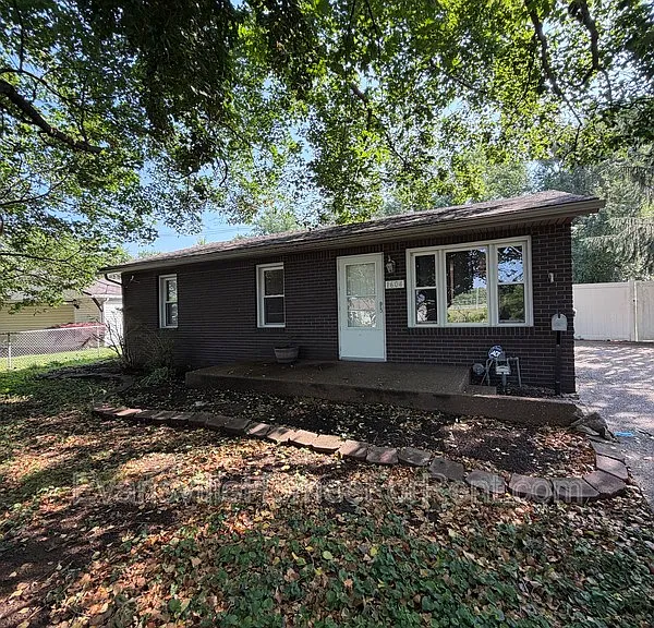 1604 Marbo Ave — Photo 1