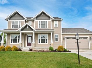 W201N5523 Magnolia LANE, Menomonee Falls, WI 53051