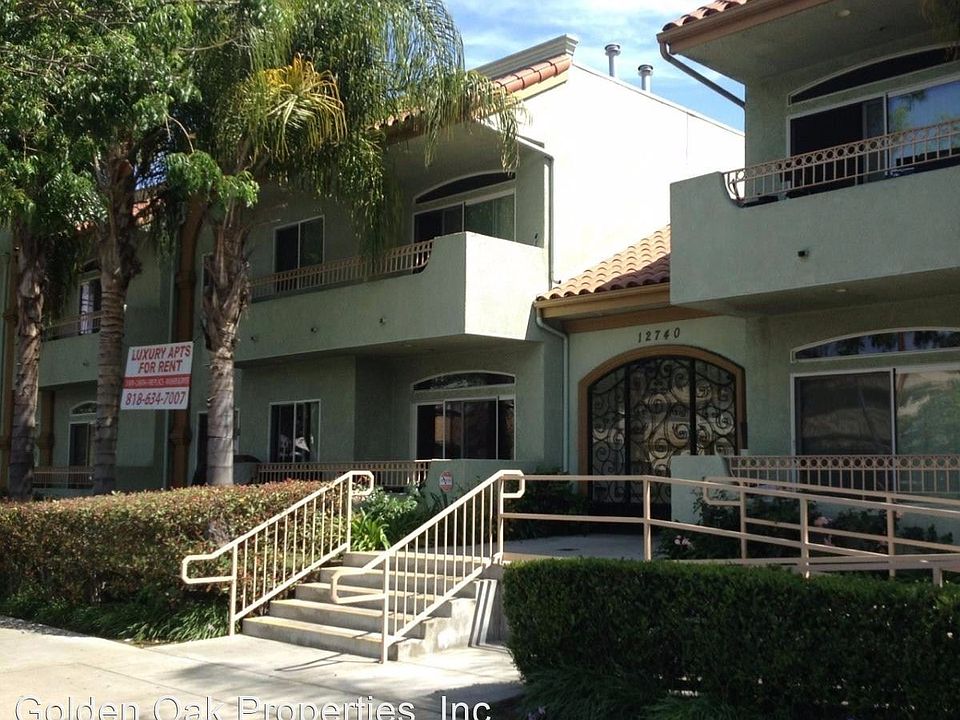 1st image of 12740 Oxnard St APT 208