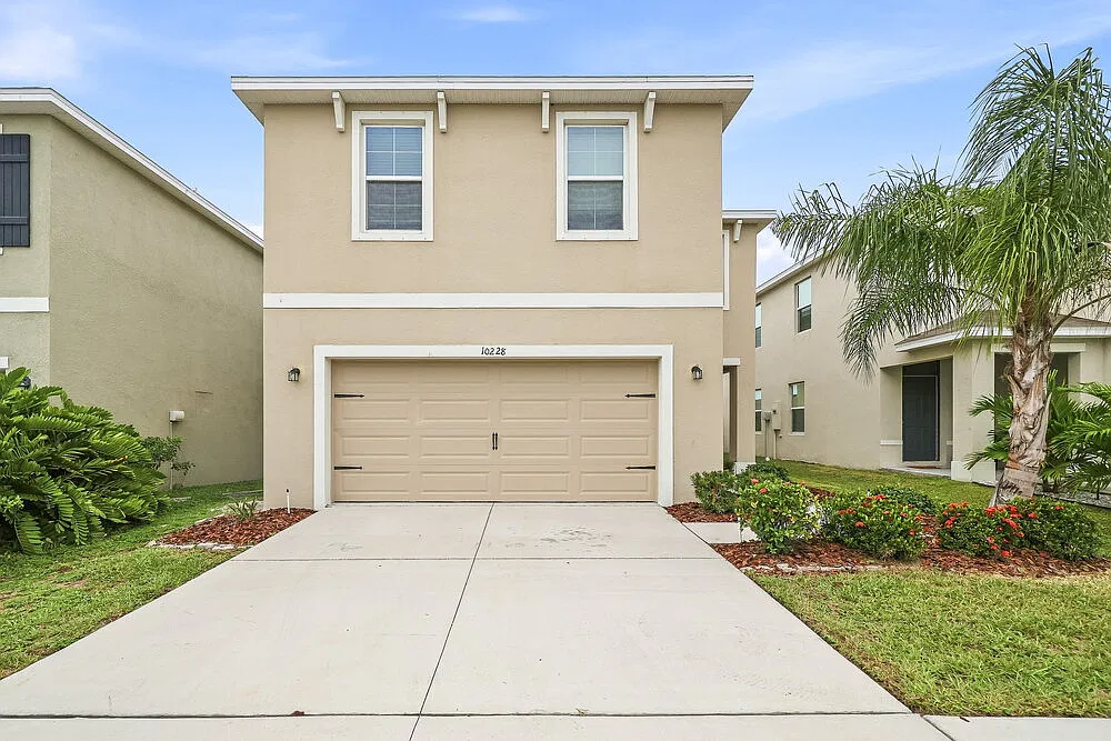 4 bed, 2.5 bath, 2078 sqft, $2,045 — Photo 1