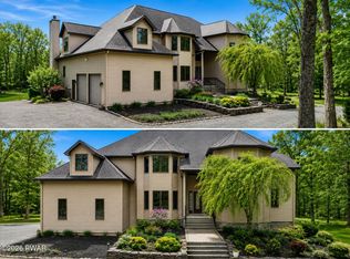 1085 Dewberry Dr, Hawley, PA 18428
