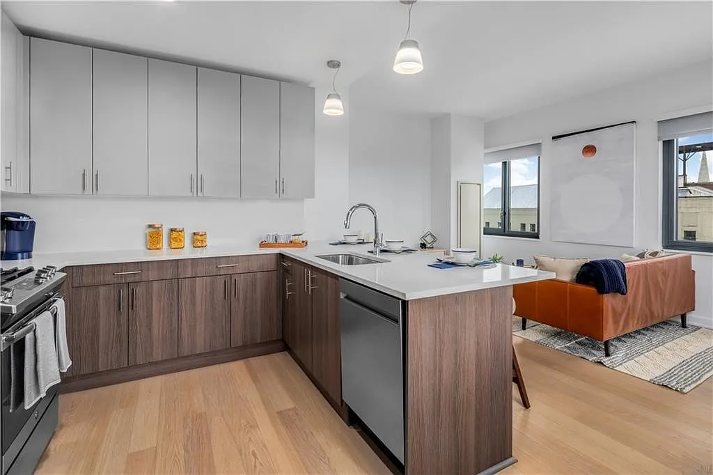 1 bed, 1.0 bath, $2,660 — Photo 1