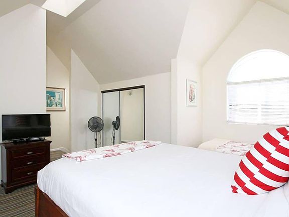 4th image of 812 San Juan Pl