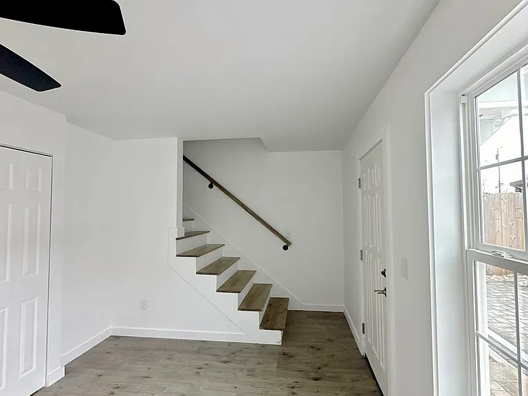 217 Quince Aly #B — Photo 12