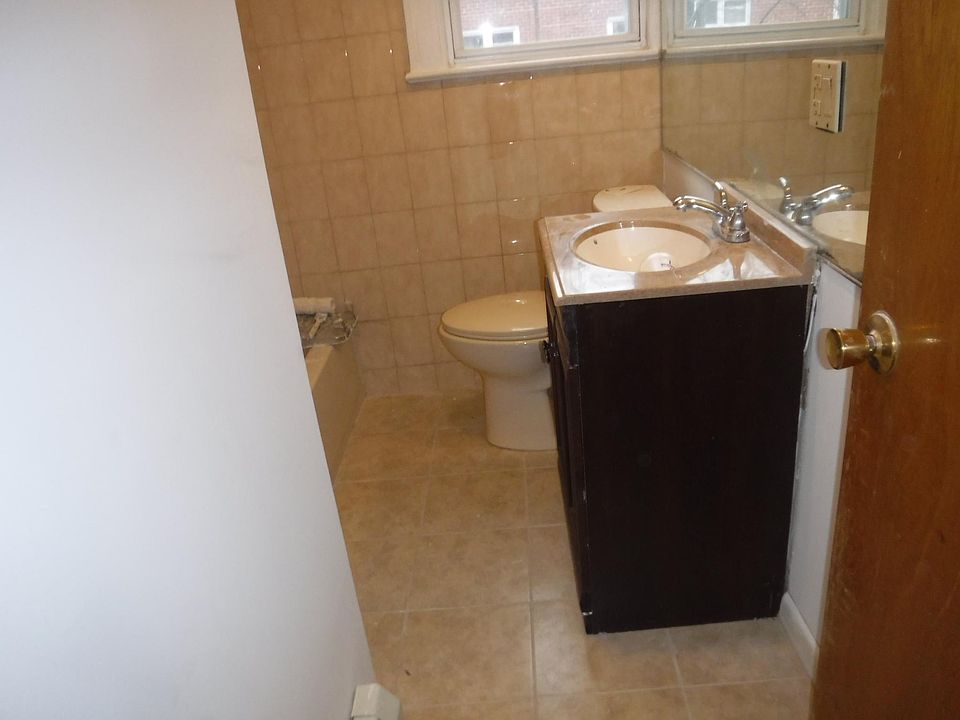 2nd image of 18 Holbernt Ct