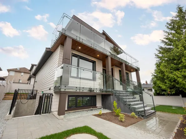 217 E 8th Ave, New Westminster, BC V3L 1Y1