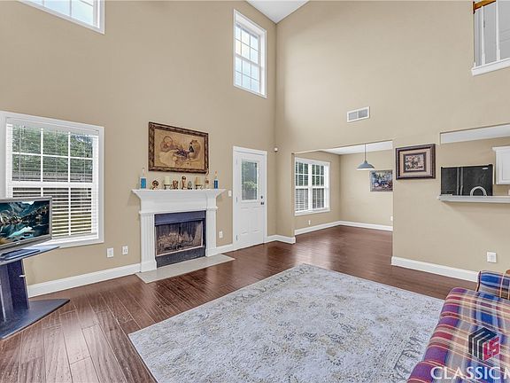 2nd image of 2770 Beech Trail