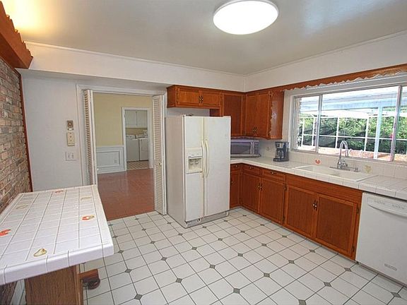 4th image of 623 Avenue D SE