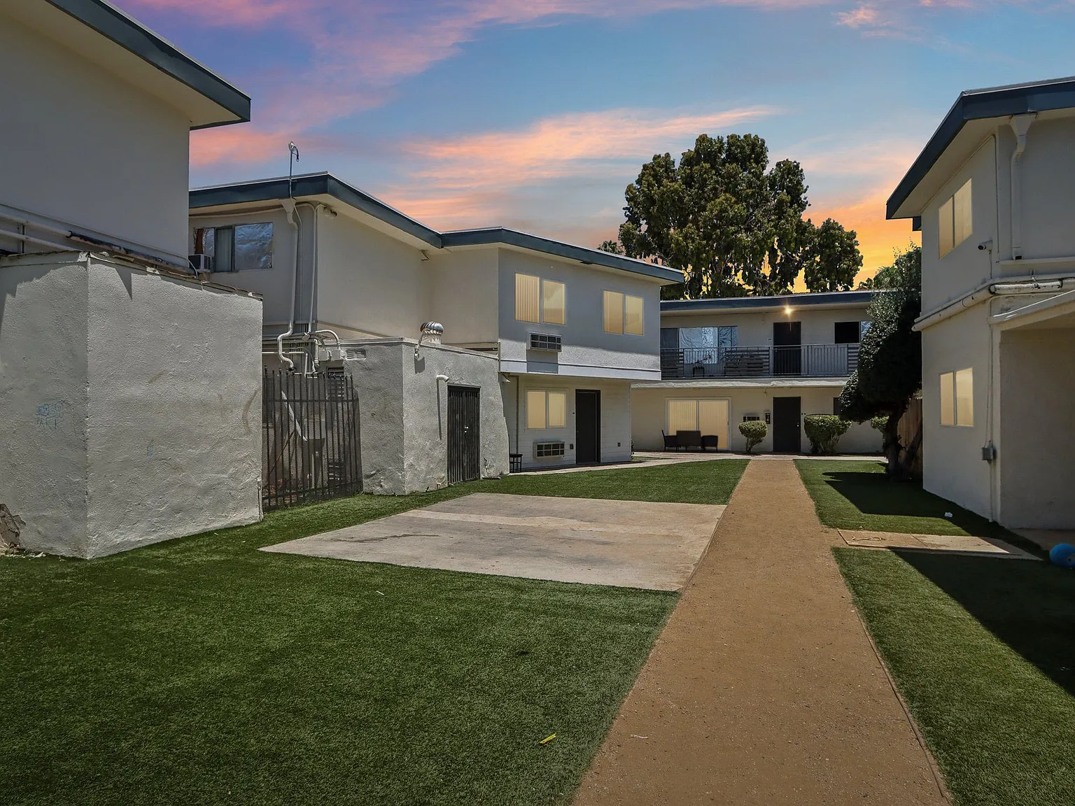 Shermanair Apartments — Photo 2