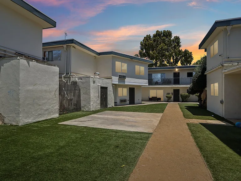 Shermanair Apartments — Photo 2