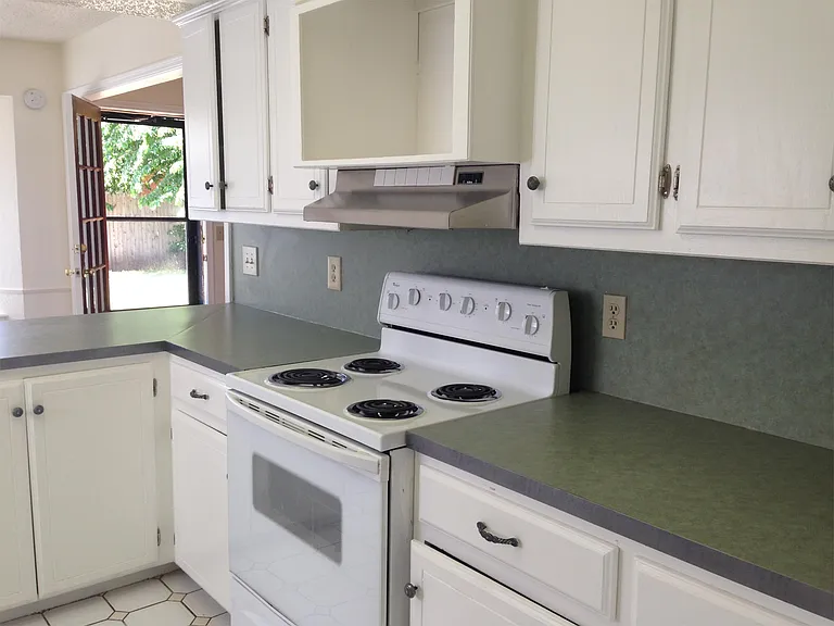 2100 Castle Rock — Photo 4