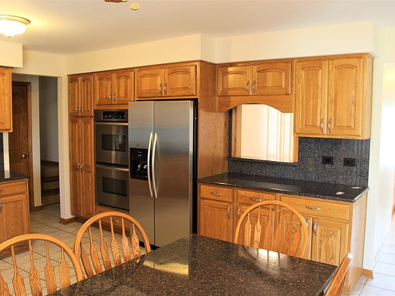 3rd image of 8814 Butterfield Ln