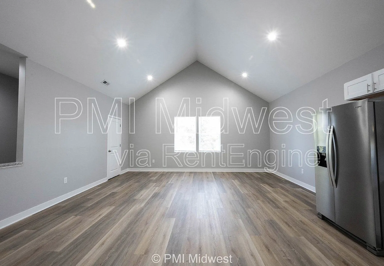3 bed, 2.0 bath, 1250 sqft, $1,529 — Photo 2