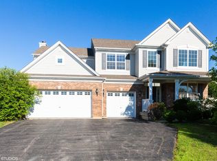 174 Redmond Dr, Gilberts, IL 60136