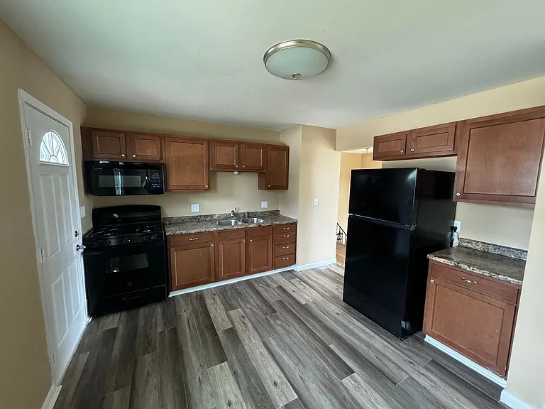321 19th Avenue Ct W — Photo 2