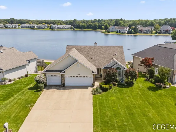 13066 Blueberry Ln, Holland, MI 49424