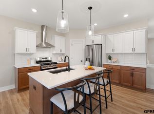 11705 Port Royal Dr, Papillion, NE 68046